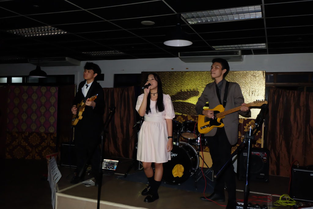 APC Chorale performs during the SHS Acquaintance Party. Photo by Sigourney Patricia Marie Valbuena